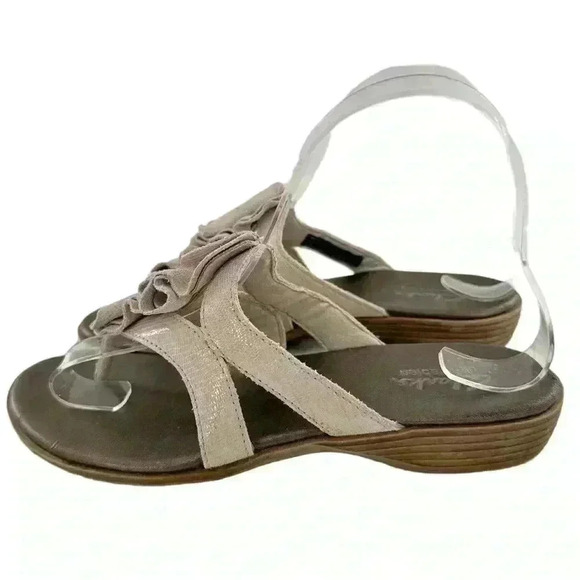 Clarks bendable sandals size 6 gray snakeskin print metallic floral flip flops - Picture 5 of 12